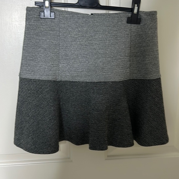 Theory knit skater skirt in gray tones Sz 4 - Picture 2 of 9